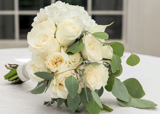 white-wedding-flowers